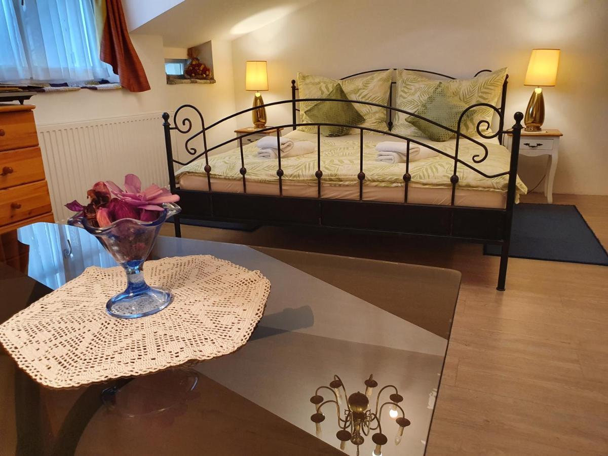 Karmelita Boutique Apartman Sopron Extérieur photo