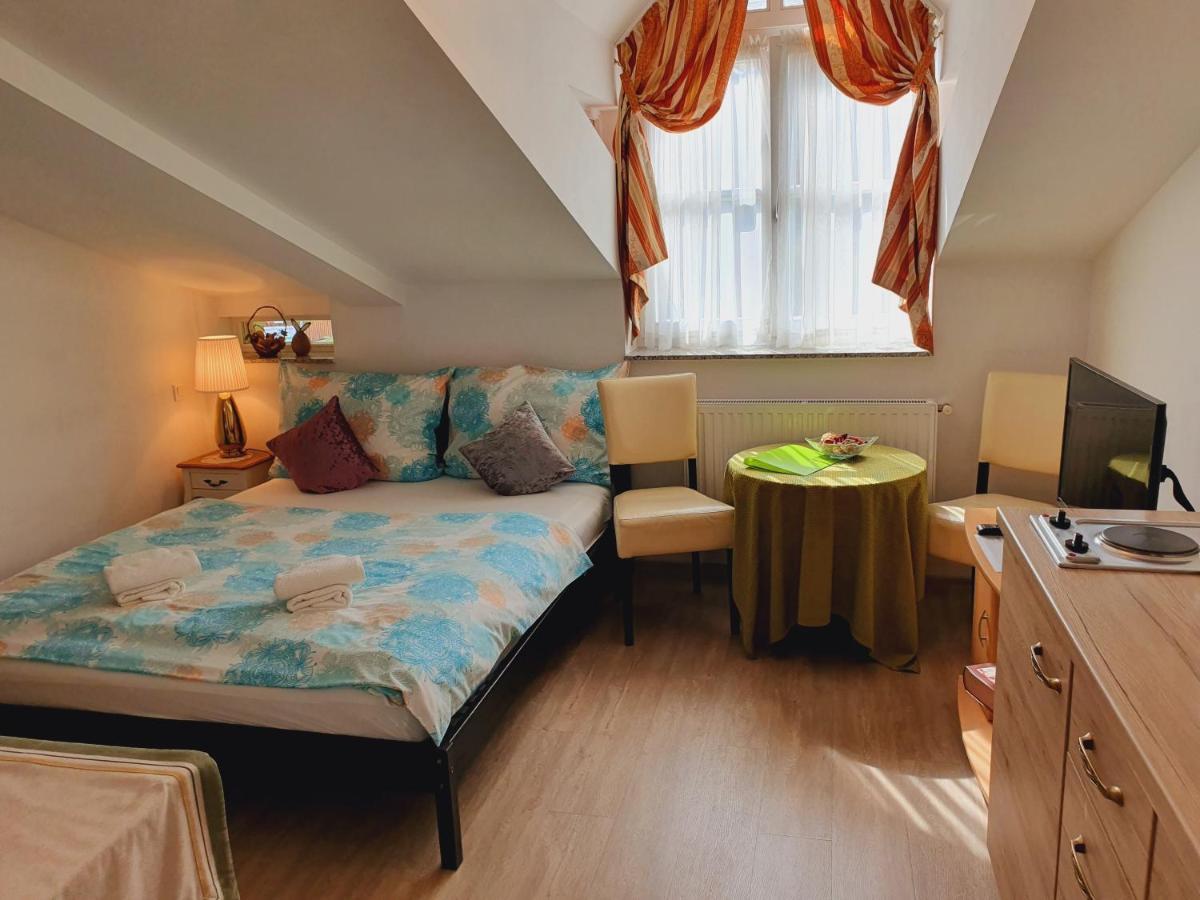 Karmelita Boutique Apartman Sopron Extérieur photo
