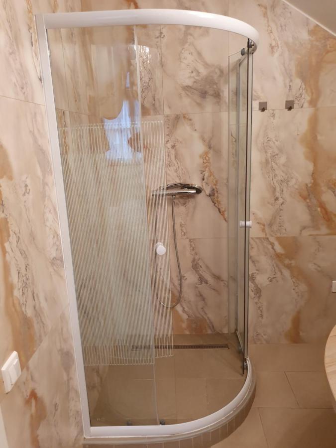 Karmelita Boutique Apartman Sopron Extérieur photo