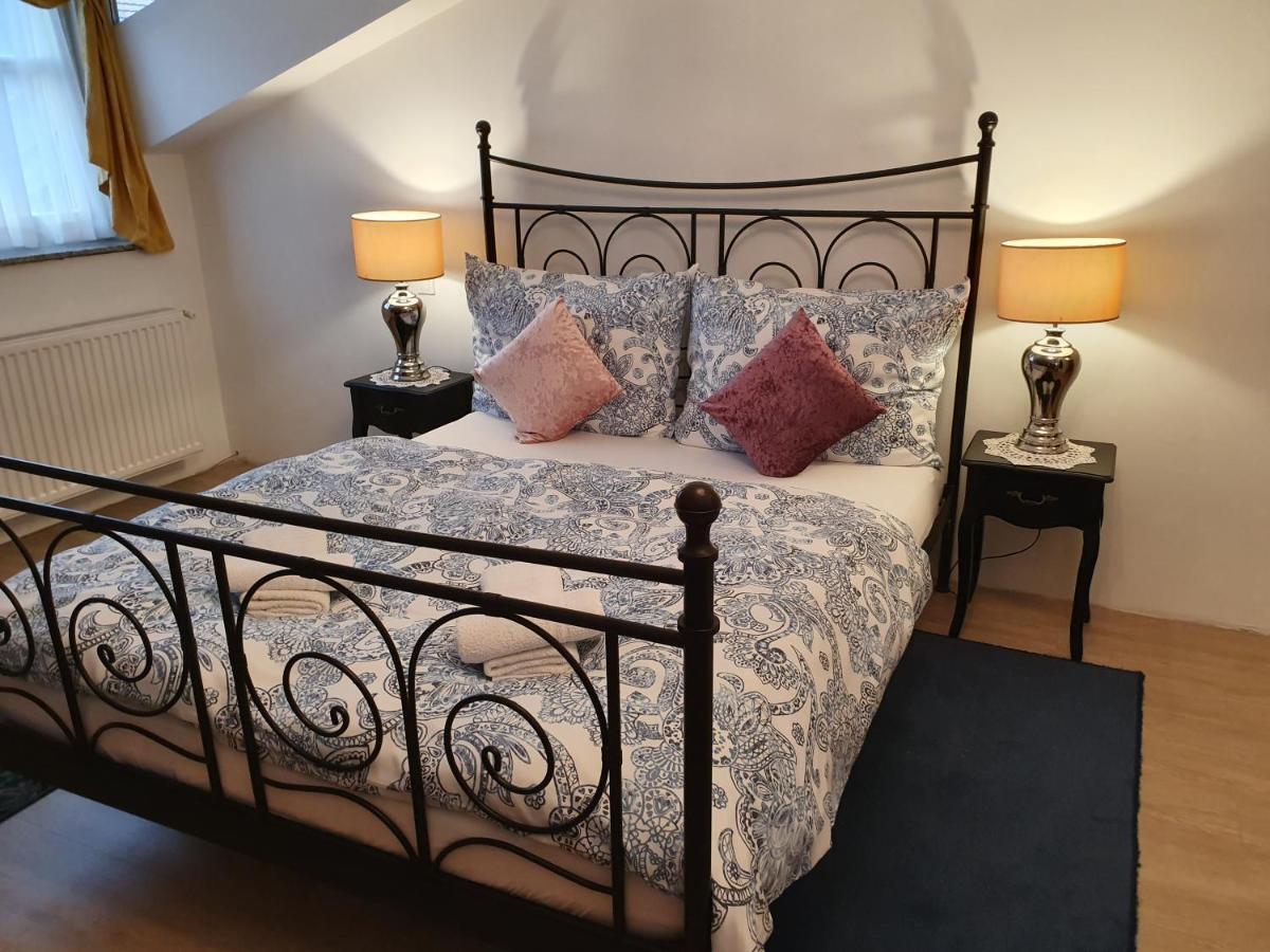 Karmelita Boutique Apartman Sopron Extérieur photo