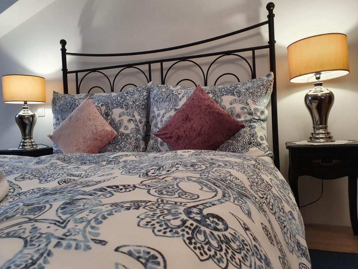 Karmelita Boutique Apartman Sopron Extérieur photo